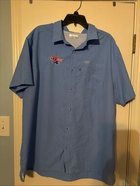 Columbia Men’s Light Blue Short Sleeve Button-Down Shirt with LA Tech Patch